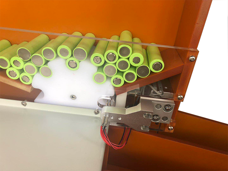 Automatic 5 Channel Cylinder Batteries Sorting Machine For 18650 Battery Pack Line 